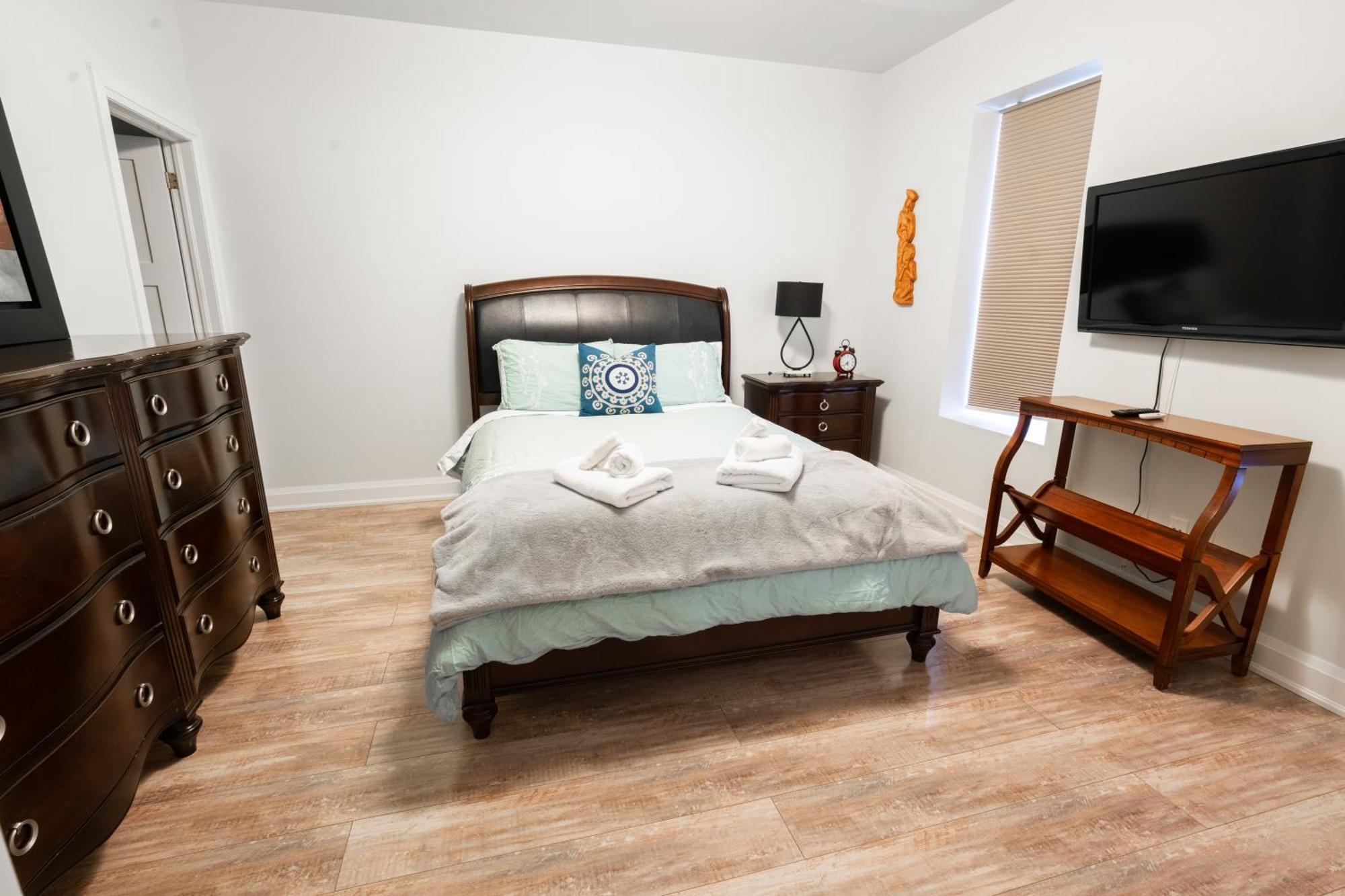 Spacious 3 Bedroom Apartment In Heart Of Niagara Thorold Eksteriør billede