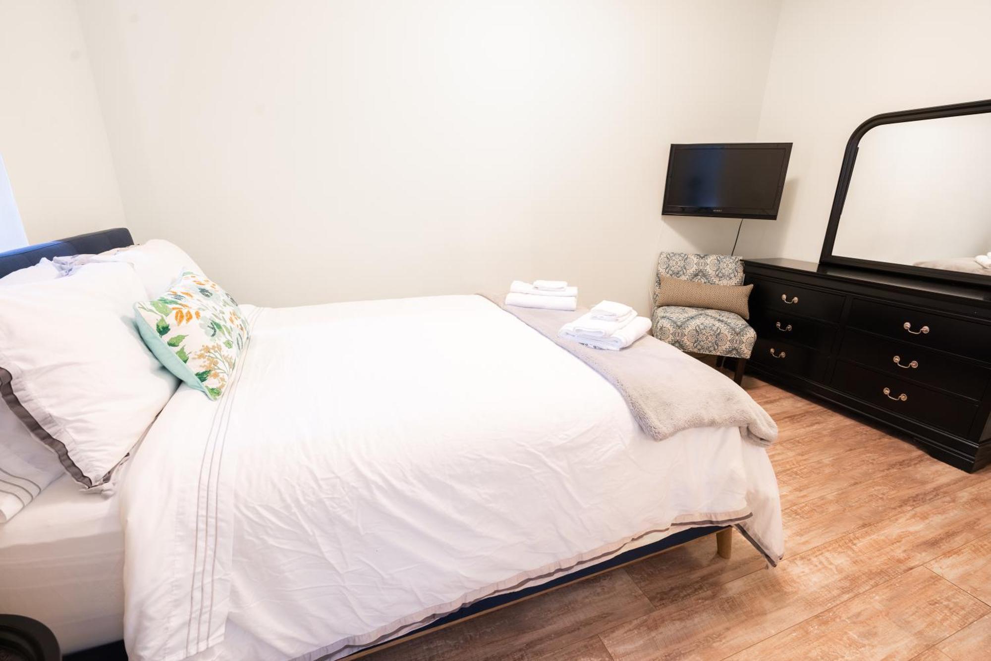 Spacious 3 Bedroom Apartment In Heart Of Niagara Thorold Eksteriør billede